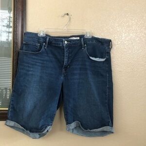 Levi’s Bermuda Shorts Size 24W